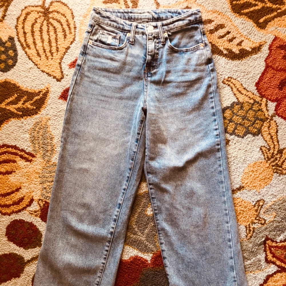 High waisted jeans